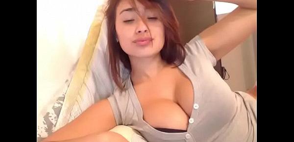  Beautiful chat girl showing great boobs